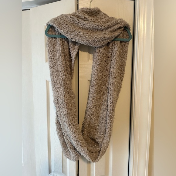 Pins and Needles Scarf - Picture 4 of 4